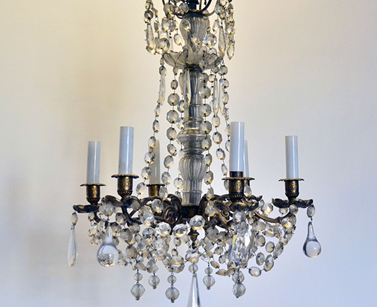 Lot 107: 19th cent (elec.) six light bronze crystal chandelier