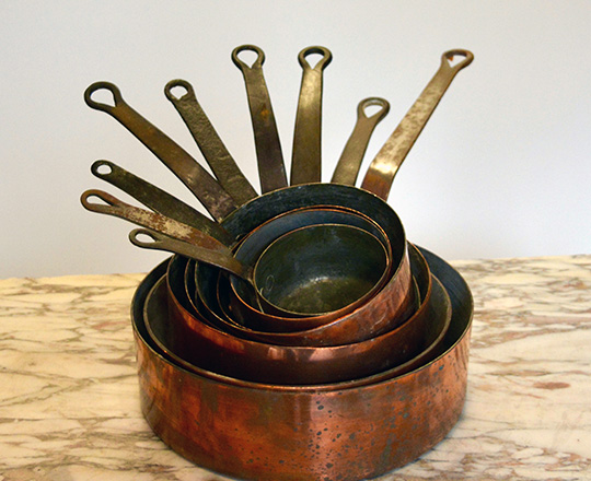 Lot 113: Set ot nine copper pans. Max dia. 28cm.