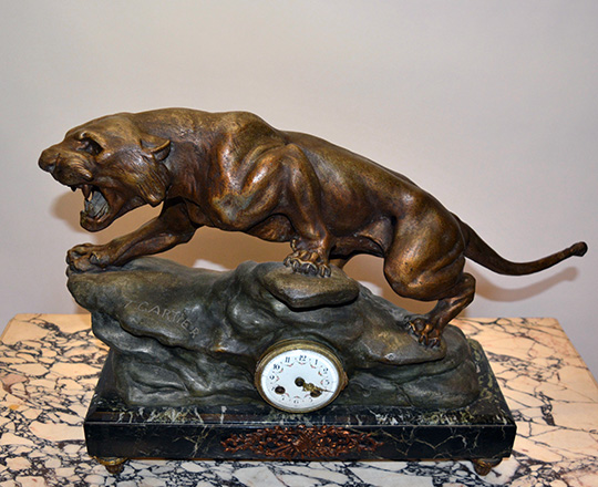 Lot 128_1: Early cent bronze wash spelter mantel clock; lioness signed 'Cartier'. H43xW63cm.