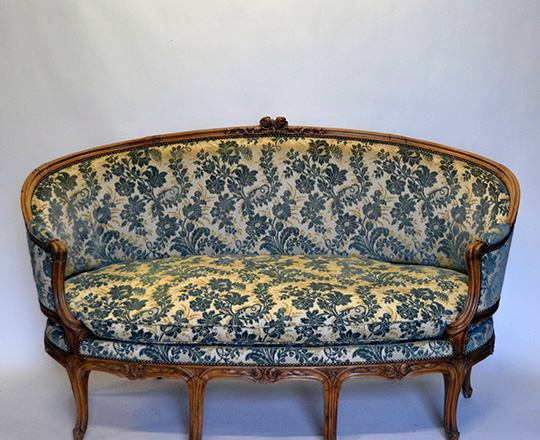 Lot 141: Early cent Louis XV finely carved ''Corbeill'' settee with (struck?) velvet. W175cm.