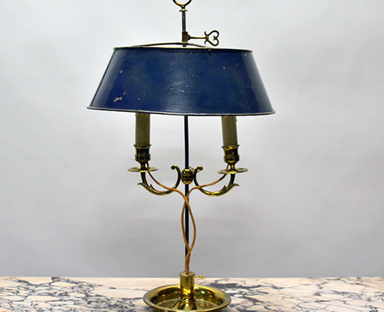 Lot 169: 19th cent ''Bouillotte'' gilt bronze table lamp (elec.) with metal painted ajustable shade. H62cm.