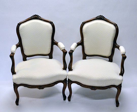 Lot 172: Pr Louis VX light cream color fabric finely carved armchairs.