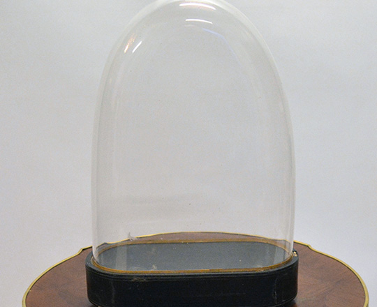 Lot 267: Large 19th cent glass dome. H51cm.