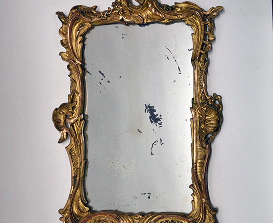 Lot 276: 19th cent Louis XV Rococo style gold leaf mirror. H81 x W53cm.