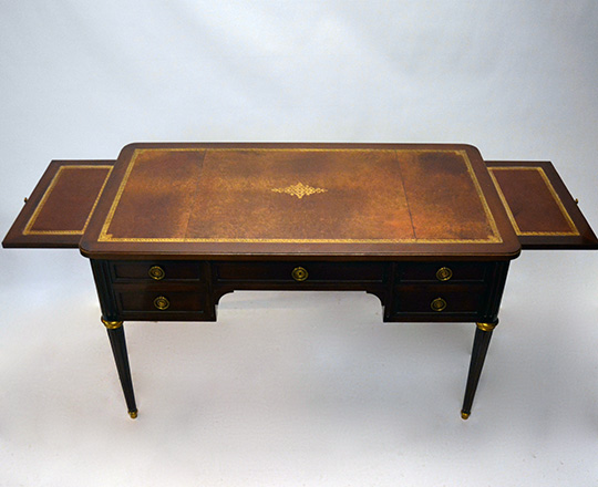 Lot 295_2: Turn cent. Louis XVI, five drawers and brown leather top desk with two side leaf pulls. H76xW130xD70cm.
