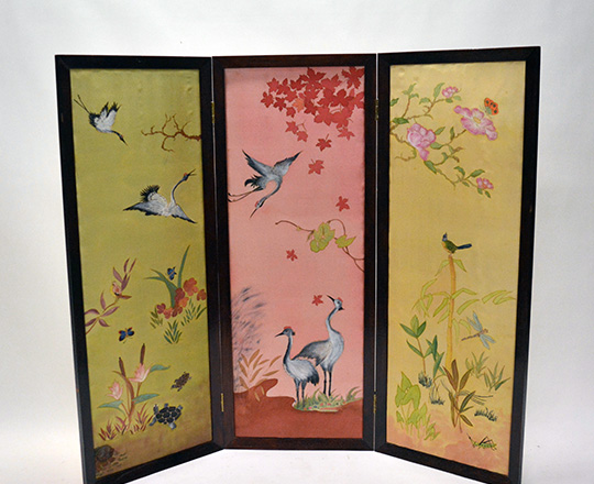 Lot 298: Three pannel fauna and floral decorated wind screen. H123xW48cm (open 144cm)