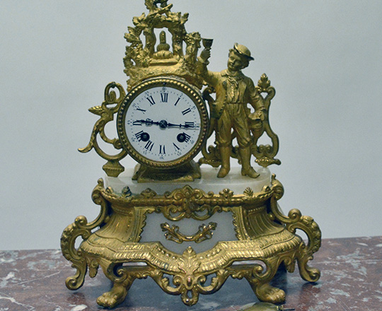 Lot 305: 19th c gilt spelter mantle clock with statue of ''Wine maker''. H303xW29cm.