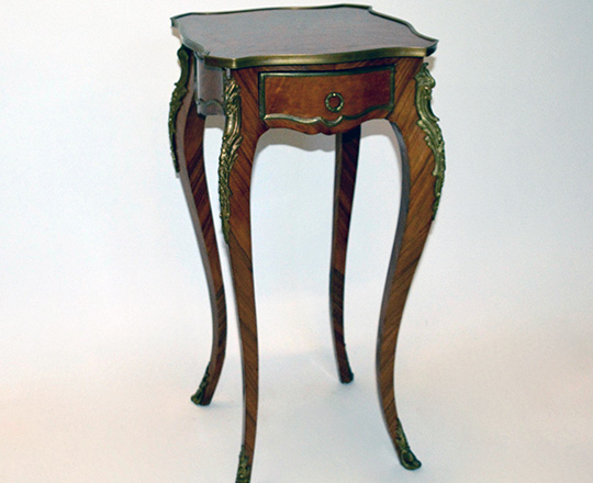 Lot 311: Louis XV style single drawer marquetry side table with gilt bronze ornaments. H78x38,5x38,5cm.