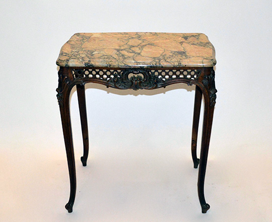 Lot 323: 19th cent very finely carved Louis XV violin shaped marble top walnut table. H73xW67xD47cm.