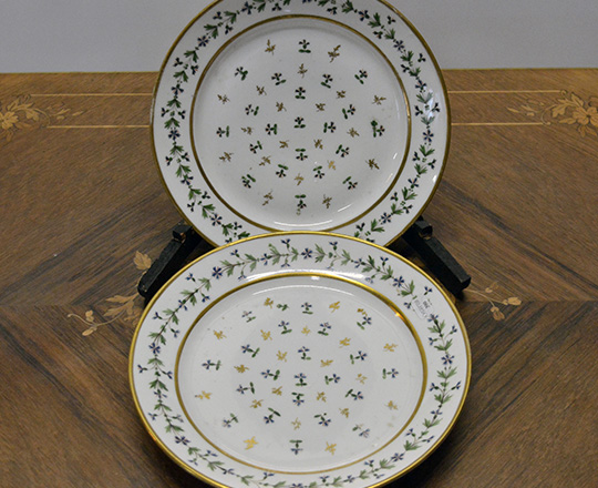 Lot 324_2: Pr plates Barbeaux, dia 24cm and  two Chinese, green and rose family  (+ small Canton vase acc). H30cm.