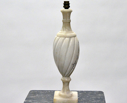 Lot 333: White marble/alabaster table lamp. H 43cm.