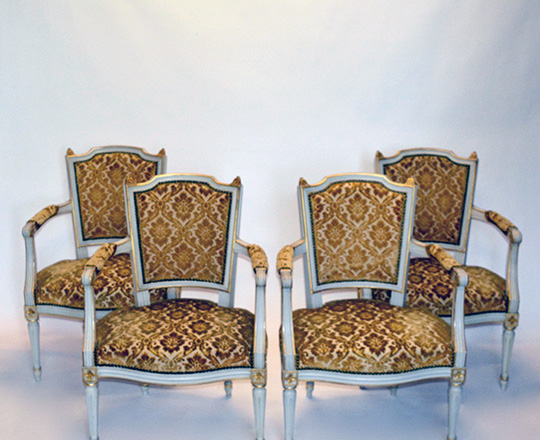 Lot 350_1: Set of 4 turn cent Louis XVI painted armchairs with velour seatings.