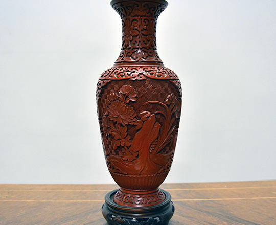 Lot 353_1: Chinese red cinnabar sculpted vase. H26,5cm.