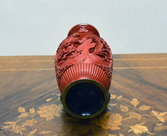 Lot 353_2: Chinese red cinnabar sculpted vase. H26,5cm.
