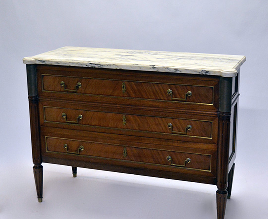 Lot 368: Louis XVI style three drawer, marble top mahogany commode. H86xW118xD48cm.