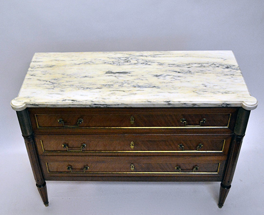 Lot 368_2: Louis XVI style three drawer, marble top mahogany commode. H86xW118xD48cm.