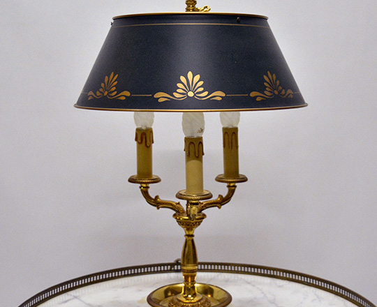 Lot 369: Gilt bronze three light Empire style ''bouillotte'' table lamp. H55cm.