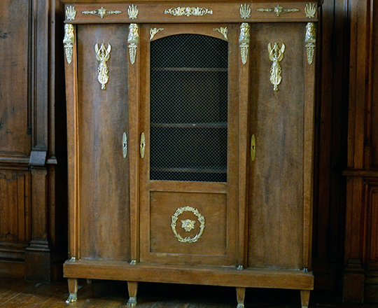 Lot 391_1: Turn cent Empire ''Retour d'Egypt'' three door cabinet armoire with gilt bronze caryatids ornaments. H185xW157xD47cm.
