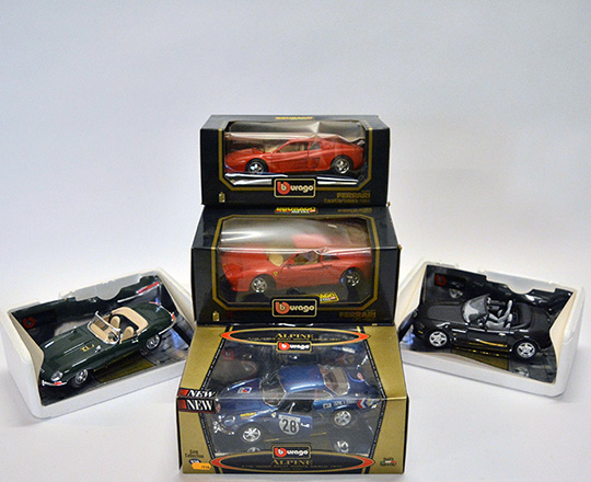 Lot 411: Various collectable Burago cars : Ferrari GTO, Testarossa, Jaguar E type, Renault Alpine ....