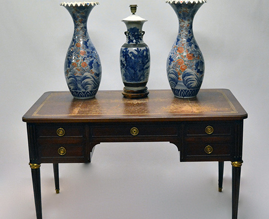 Lot 426_1: Large 19th cent. Chinese white & blue Nankin vase,H45cm / lamp.