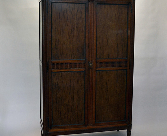 Lot 459_1: Elegant and clean line 19th cent two door mahagany armoire with adj.shelves interior. H200xW130xD52cm.