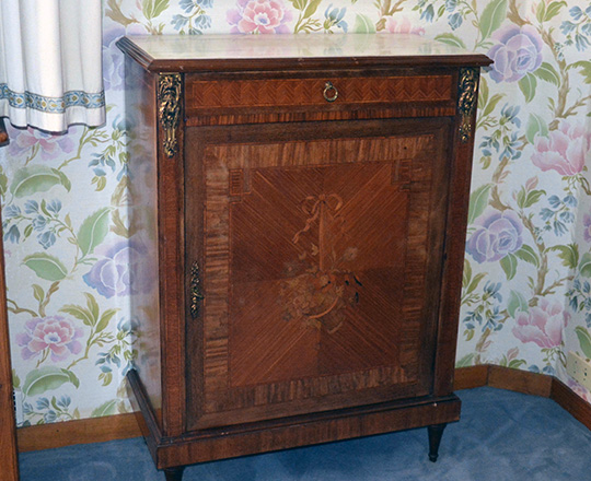 Lot 47_1: 19th cent Louis XVI single door / drawer marble top 'Buffet' with fine marquetry. H108xW80xD39cm.