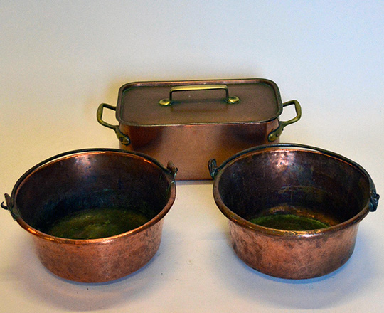 Lot 484: 19th cent large copper lidded 'Daubiere', W46cm. and two jam pots, dia. 31cm.