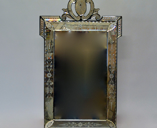 Lot 53: 19th cent Venitian 'parecloses' mirror. (acc.) H126 x W72cm.