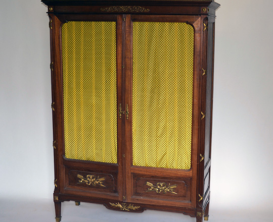 Lot 573: Quality 19th cent Louis XVI two wire mesh door mahogany library by Mercier Freres. H177xW125xD52cm.