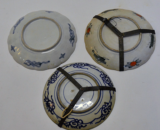 Lot 576_1: Three 19th 18th? Chinese plates, larger 21,5cm.