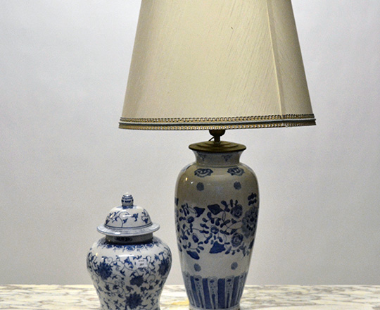 Lot 586: Chinese porcelain vase / lamp,H35cm and a lidded pot, H27cm.