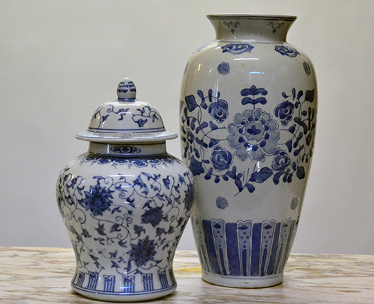 Lot 586_1: Chinese porcelain vase / lamp,H35cm and a lidded pot, H27cm.