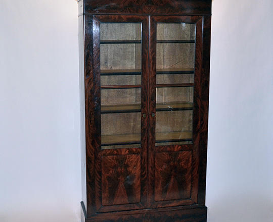 Lot 587: 19th cent Louis Ph two door flamed mahogany vitrine.(some veneer acc. on lower skirt.) H189xW104xD37cm.