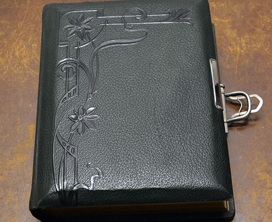 Lot 68_1: 19th cent large green leather bound photo album (with photos).